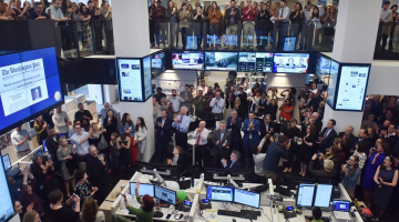"The Washington Post" redakcijas darbinieki sajūsmināti par saņemto Pulicera balvu. Foto: EPA/LETA