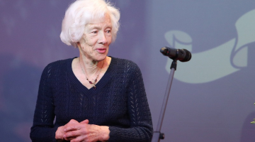 Latvijas Literatūras gada balvas par mūža ieguldījumu ieguvēja literatūrvēsturniece Līvija Volkova balvas pasniegšanas ceremonijā. Foto: Edijs Pālens, LETA