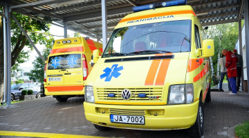 Neatliekamās medicīniskās palīdzības dienesta (NMPD) automašīnas. Foto: Evija Trifanova, LETA