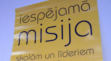 "Iespējamās misijas" plakāts skolā. Foto: Kristīne Meistere, LETA