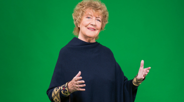 «Esmu laimīga, 
ka man tik daudziem cilvēkiem ir izdevies ieaudzināt mūzikas un kordziedāšanas mīlestību,» saka diriģente Gunta Paškovska. Viņa 30 gadus vadīja kori Skali, tagad — kori Re, kā!
Foto — Jēkabs Kalvelis, Picture Agency