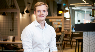 Riska kapitāla fonda Imprimatur Capital investīciju vadītājs Mārtiņš Lasmanis kopš 2013. gada investē daudzsološos tehnoloģiju jaunuzņēmumos to agrīnajā stadijā. Foto — Edmunds Brencis