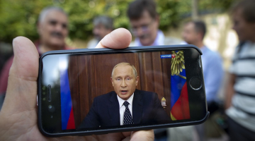 Krievijas prezidents Vladimirs Putins trešdien paziņoja par dažiem pensiju reformas punktu mīkstinājumiem. Foto: AP/LETA
