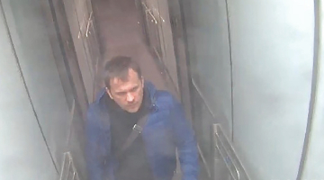 Aleksandrs Petrovs pēc ielidošanas Getvikas lidostā 2. martā.
Foto — Skotlendjards/AP/LETA