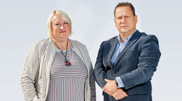Solveiga Dzene  un Rinalds Rullis, stādaudzētavas Blīdene līdzīpašnieki.
Foto — Edmunds Brencis
