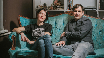 Režisors Jansons un viņa dzīvesbiedre Sabīne Andersone, kas ir producente un režisora labā roka animācijas filmu studijā Atom Art.
Foto — Lauris Aizupietis