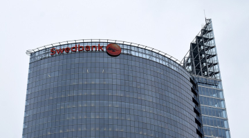 "Swedbank" Centrālā ēka Balasta dambī. Foto: Artūrs Ķipsts, LETA