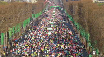 Parīzes maratona starts Elizejas laukos.
Foto — Reuters/Scanpix