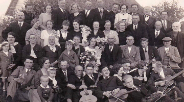 Mildas Reinis iesvētību bilde, tapusi 1936. gadā, ar kuras atrašanu eBay tirgotavā sākās Sarmītes Gravas mēģinājumi atšķetināt, kas ar vecākiem bija noticis pirms viņas piedzimšanas 1959. gadā