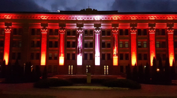 Daugavpils Universitātes ēka svētku noformējumā. Foto: Ivars Soikāns, LETA