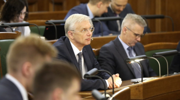 Ministru prezidents Krišjānis Kariņš piedalās Saeimas sēdē, kurā lemj par 2019. gada valsts budžeta projektu. Foto: Zane Bitere, LETA