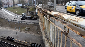 Brasas tilts jeb satiksmes pārvads Rīgā pār dzelzceļa līniju Zemitāni—Skulte, kas savieno Rīgas centru (Miera iela) ar Mežaparku un Čiekurkalnu (Gaujas iela). Foto: Zane Bitere, LETA