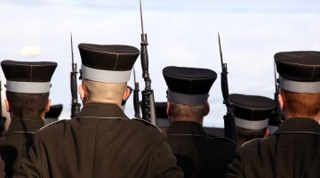 Karavīri militārajā parādē. Foto: Evija Trifanova, LETA