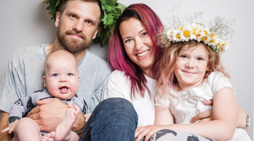 Jānis Belasovs un Linda Sietiņa savus bērnus mīļi dēvē par dārgakmeņiem, jo meita ir Pērle un dēls — Dimants.
Foto — Ieva Salmane