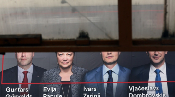 Partijas "Saskaņa" 13.Saeimas vēlēšanu reklāma, kurā redzama arī Evija Papule. Foto: Edijs Pālens, LETA
