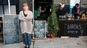 Uzņēmuma Street Food Latvia līdzdibinātāja Monta Vecozola.
Foto — Reinis Inkēns