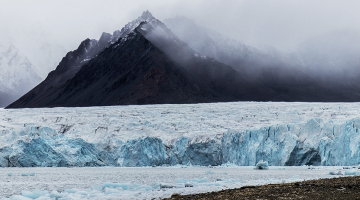 Tundra, ledājs un 400 metrus augsta kalnu virsotne vienlaikus.
Foto — Kristaps Lamsters