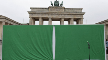 Brandenburgas vārti Berlīnē, Vācijākādreiz sadalītās Vācijas daļu apvienošanos. Foto: Scanpix/LETA