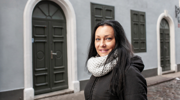 Evitas misija sākusies nejauši — viņa sekoja Ulubeles mājaslapai un saprata, ka «sirds netur» redzēt tik daudz ciešanu un cerību. FOTO — Ieva Salmane