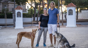 Linda Svilāne un Jānis Melderis, pārcelšanās un nekustamā īpašuma konsultanti. Publicitātes foto