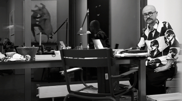 Uldis Mākulis: «Man patīk būt aizkulišu cilvēkam. Izskatās tā, ka viss notiek pats no sevis, tomēr pasaulē nav nejaušību. Lai notiktu nejaušības, ir smagi jāstrādā.»
Foto Kārlis Bērziņš