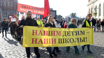 Pagājušā gada oktobrī Latvijas Krievu savienības organizētā akcijā pret izglītību valsts valodā. Foto: Zane Bitere, LETA