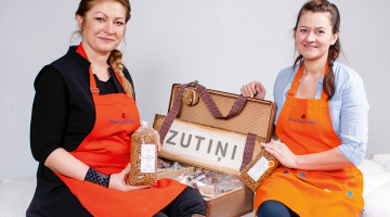 Zutiņu jaunās saimnieces Santa Meļķe un Rūta Beirote.
Foto — Ieva Salmane