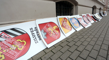 Protesta akcijā pie Saeimas ēkas - "Pret ATR". Foto: Edijs Pālens, LETA