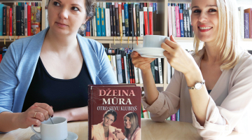 Ideja par izaicinājumu Atdzīvini grāmatu — interpretē vāku! radās Latgales Centrālās bibliotēkas bibliotekārei Tatjanai Tukānei (no kreisās), bet pirmās vāku interpretācijas radīja viņas kolēģe Inga Gedžūne.
Foto no Ingas Gedžūnes arhīva