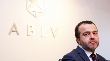 Neapmierinātību ar ABLV noguldītāju pārbaudi paudis bankas īpašnieka Ernests Bernis — viņaprāt, pārbaužu ātrums esot nepieļaujami lēns un pārspīlēti dārgs.
Foto — LETA