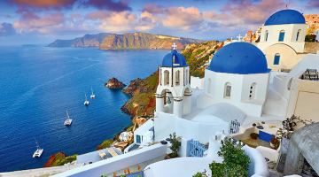 2020_06_0f68420a-998d-43b4-800b-9bc8829ba4a1-santorini-full-guide-lead.png