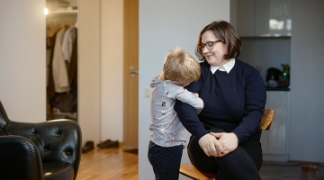 Ieva Alberte ar dēlu Paulu pārcēlusies no Latvijas uz Vāciju, kur viņam tiek nodrošināta labāka speciālā izglītība un aprūpe.
Foto — Reinis Hofmanis
