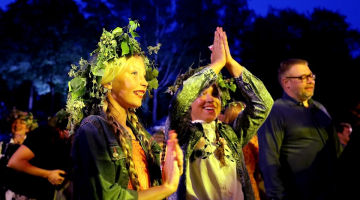 Jāņu nakts svinībās Dzegužkalnā. Foto: Evija Trifanova, LETA