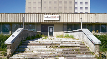 22 stāvus augstā dzelzsbetona būve, kur pirms 45 gadiem vienkopus izmitināja pa visu Rīgu izkaisītās laikrakstu un žurnālu redakcijas, pēc pārbūves būs čaula jaunai viesnīcai