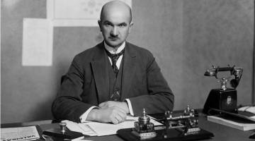 Roberts Ivanovs — valsts kontrolieris Rīgā 20. gadsimta 20. gadu vidū. Autors nezināms. Foto no Egila Grasmaņa privātā arhīva