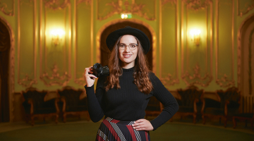 Dārta uzskata, ka Latvijai pasaules kinoindustrijā jālaužas ar lielāku vērienu un jākāpj ārā no komforta zonas. Viņa sapņo, ka reiz pašai būs sava kinoproducēšanas kompānija, bet līdz tam ir atvērta jauniem projektiem un avantūrām.
Foto — Edmunds Brencis