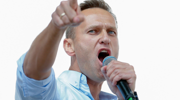 Aleksejs Navaļnijs mītiņā Maskavā 2019. gada jūlijā, izsakot atbalstu opozīcijas un neatkarīgajiem kandidātiem, kuriem tika atteikta iespēja balotēties Krievijas galvaspilsētas domes vēlēšanās.
Foto — AFP/Scanpix