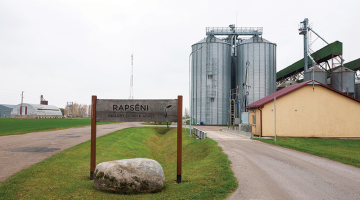 Divi lielākie lauksaimniecības subsīdiju saņēmēji saimnieko Zemgales leknajos līdzenumos Dobeles novadā — dāņiem piederošā Ingleby Dobele Agro un Agrofirma Tērvete.
Foto — Ieva Salmane