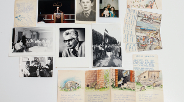 Fotogrāfijas no Gunāra Freimaņa albuma: bērnības portrets, ar mazmeitām, uzrunājot tautiešus trimdā, zem sarkanbaltsarkanā karoga Helsinki-86 gājienā 1988. gada 
14. jūnijā (Freimanis — gaišā džemperī) un sarunā ar Jāni Rožkalnu, Rolandu Silaraupu un Linardu Grantiņu 1987. gadā. Līdzās Freimaņa sūtītie zīmējumi no lēģeriem.
Foto — Kristīne Madjare