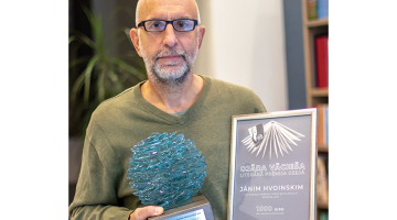 Ojāra Vācieša Literārās prēmijas 2020 laureāts dzejnieks un tulkotājs Jānis Hvoinskis.
Foto — Carnikavas novada dome