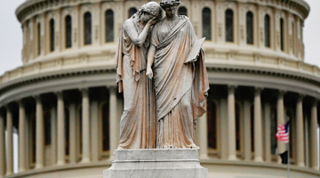 Miera monuments pie ASV Kapitolija. FOTO — Scanpix