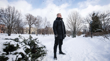 Šoziem pastaigā gar Brīvības pieminekli.
Foto — Ieva Salmane