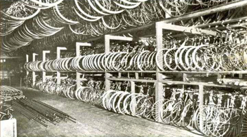 Tiek lēsts, ka līdz Pirmā pasaules kara sākumam Leitnera fabrikā saražoja vismaz 18 000 dažādu modeļu velosipēdu.
Foto no 20. gadsimta sākuma periodikas