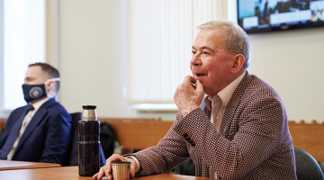 Aivars Lembergs un viņa dēls Anrijs sprieduma pasludināšanas dienā Rīgas Apgabaltiesā.
Foto — Edmunds Brencis