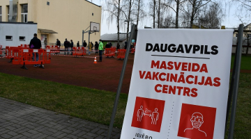 Vakcinācijas centrs Daugavpils sporta kompleksā, kur 17. un 18. aprīlī ikviens iedzīvotājs varēja vakcinēties pret Covid-19. Foto: Ivars Soikāns, LETA