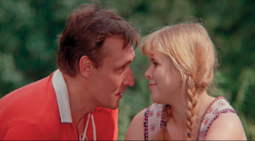 Lāsmiņa (Diāna Zande) un Ēriks (Uldis Dumpis) filmā Limuzīns Jāņu nakts krāsā
