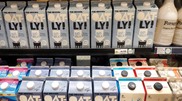 Oatly auzu piens veikalā Čikāgā.
Foto — Scanpix