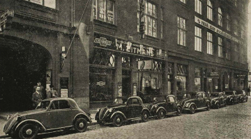 Fiat automašīnas pie Zitmaņa veikala Rīgā pagājušā gadsimta 30. gados