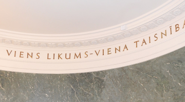 Uzraksts valdības sēžu zālē. Foto: Edijs Pālens, LETA