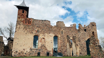 Atjaunotās pilsdrupas ir nominētas skatē Gada labākā būve Latvijā 2020 kategorijā Restaurācija.
Foto — Dina Preisa